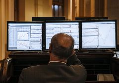 El IBEX 35 cierra agosto con una subida del 0,2% y avanza un 2,18% en las últimas cinco sesiones