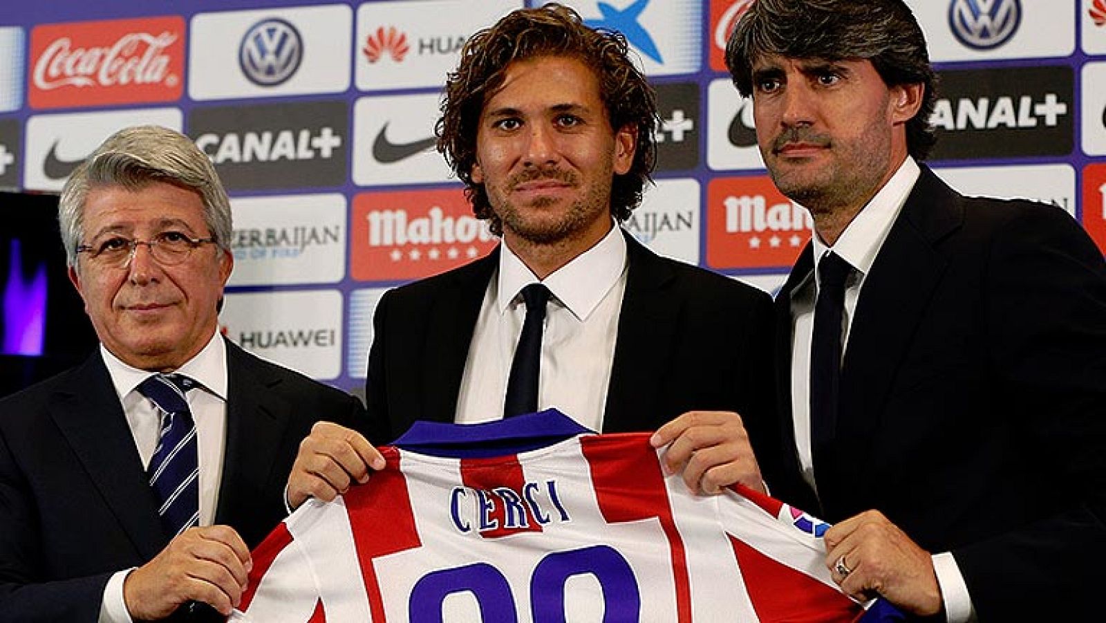 Imagen del italiano Cerci durante su presentación.