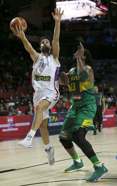Serbia da cuenta de Brasil y reta a Francia en semifinales