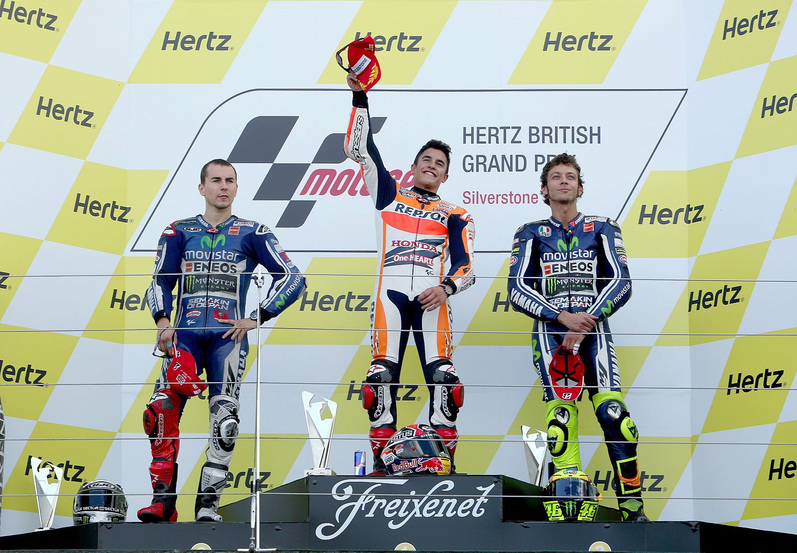 Márquez (centro) y Lorenzo (izquierda), junto a Rossi en Silverstone