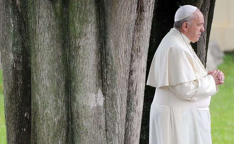 El papa advierte de una actual tercera Guerra Mundial combatida "por partes" e invoca la paz