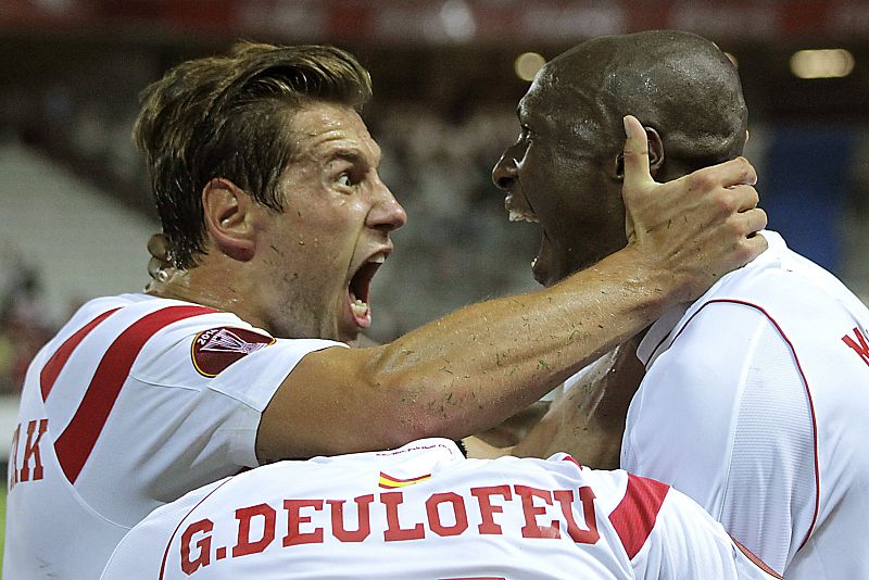 El Sevilla empieza la defensa del título a lo grande