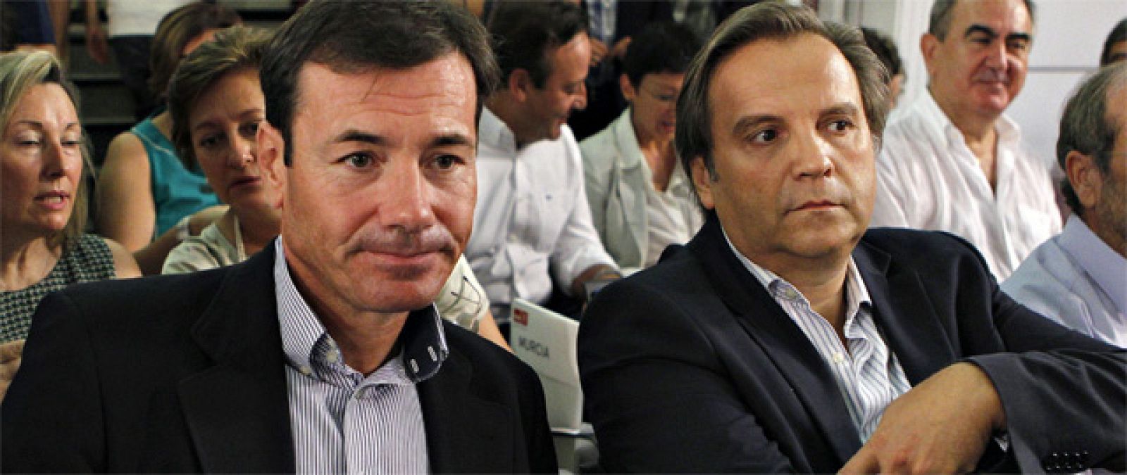 Antonio Miguel Carmona (dcha) junto al líder del PSM, Tomás Gómez (izq)