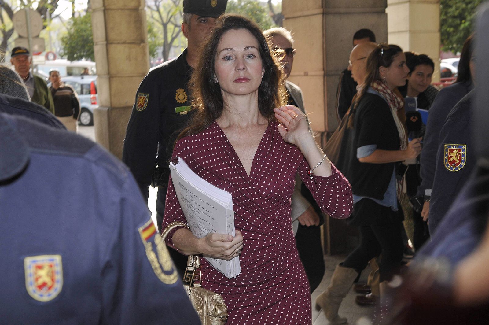 La juez que instruye los ERE fraudulentos, Mercedes Alaya, a su llegada  a los Juzgados de Sevilla.