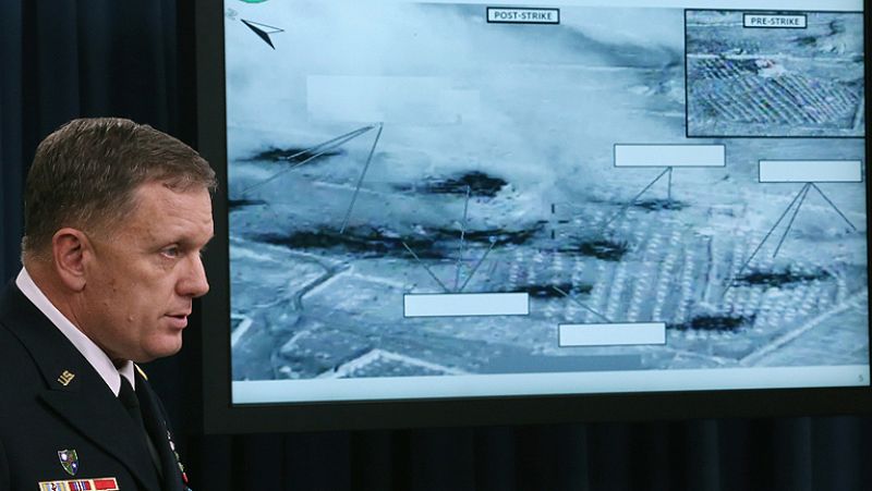 La coalición internacional intensifica sus ataques al EI con bombardeos a refinerías en Siria