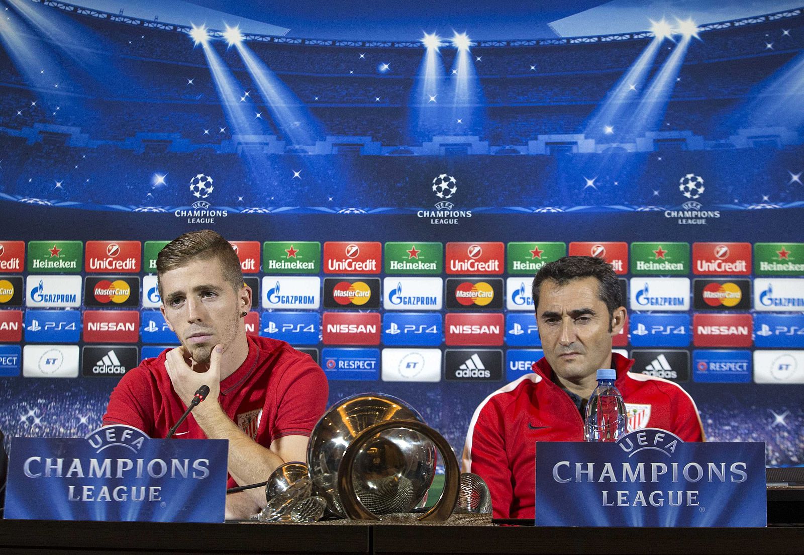 Athletic Bilbao coach Valverde and  Muniain attend a news conference in Minsk