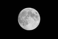 El 'mar' más extenso de la Luna se formó por una gran columna de magma y no por un asteroide