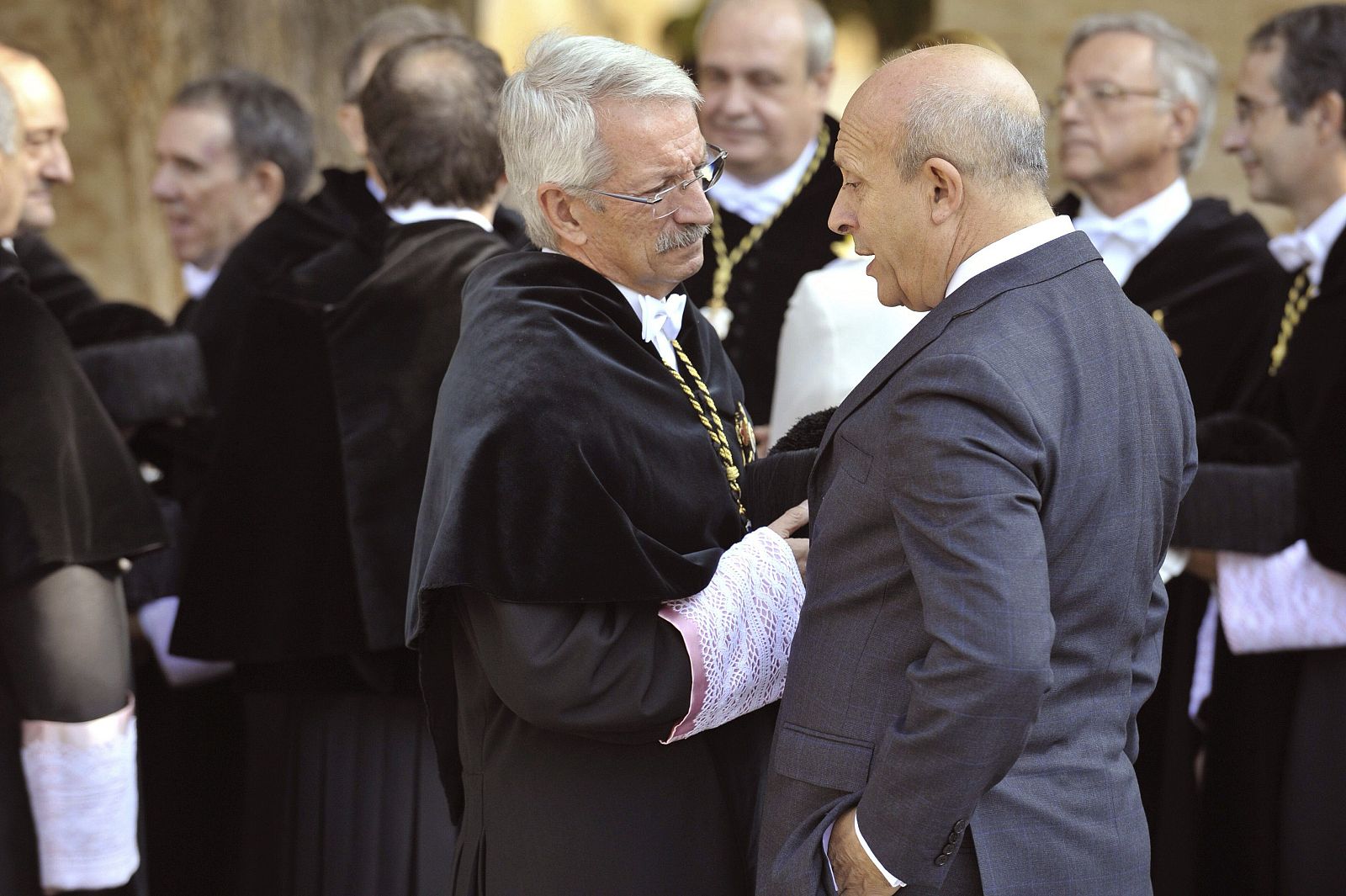 REY COMPARTE CON UNIVERSITARIOS EL DESEO DE NO VER FRUSTRADAS SUS ESPERANZAS