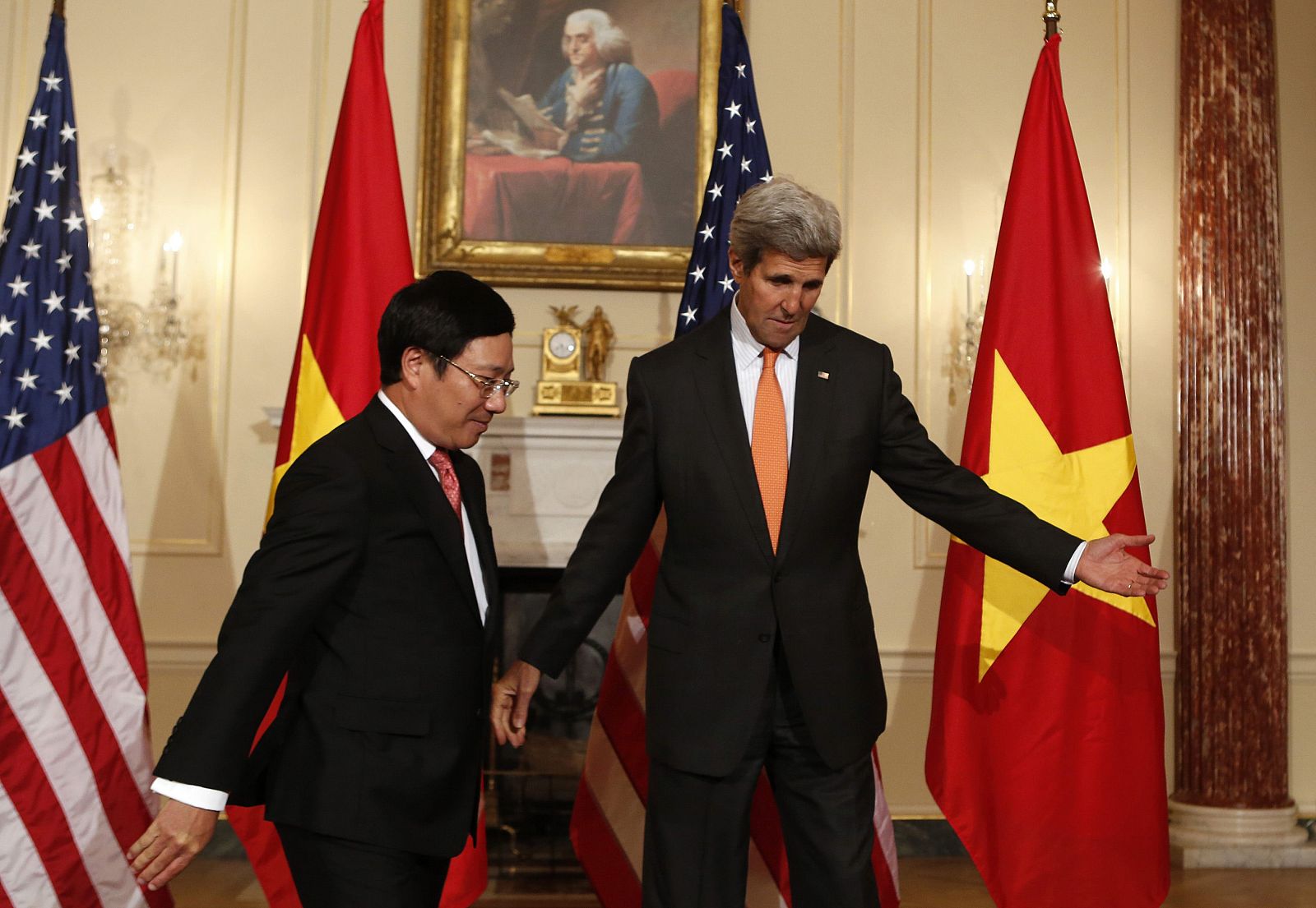 U.S. Secretary of State Kerry welcomes Vietnamese Deputy Prime Minister and Foreign Minister Minh before a working lunch at the State Department in Washington