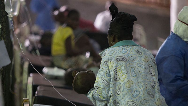 Una sanitaria española, primer caso confirmado de contagio de ébola fuera de África