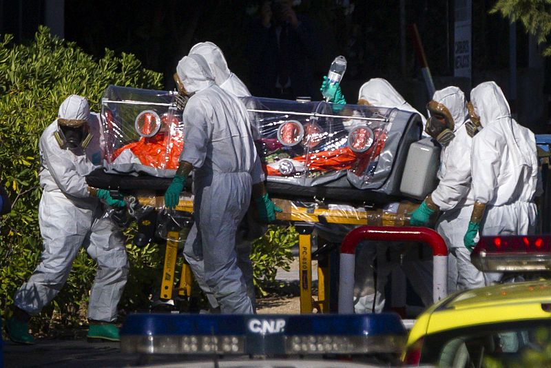 Sindicatos y asociaciones médicas recuerdan que ya alertaron de medios insuficientes para el ébola