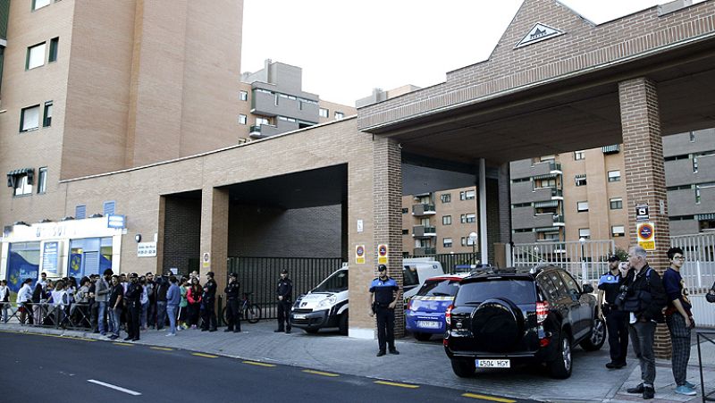 La Comunidad desinfectará las zonas comunes de la finca de la auxiliar y sacrificará a su perro