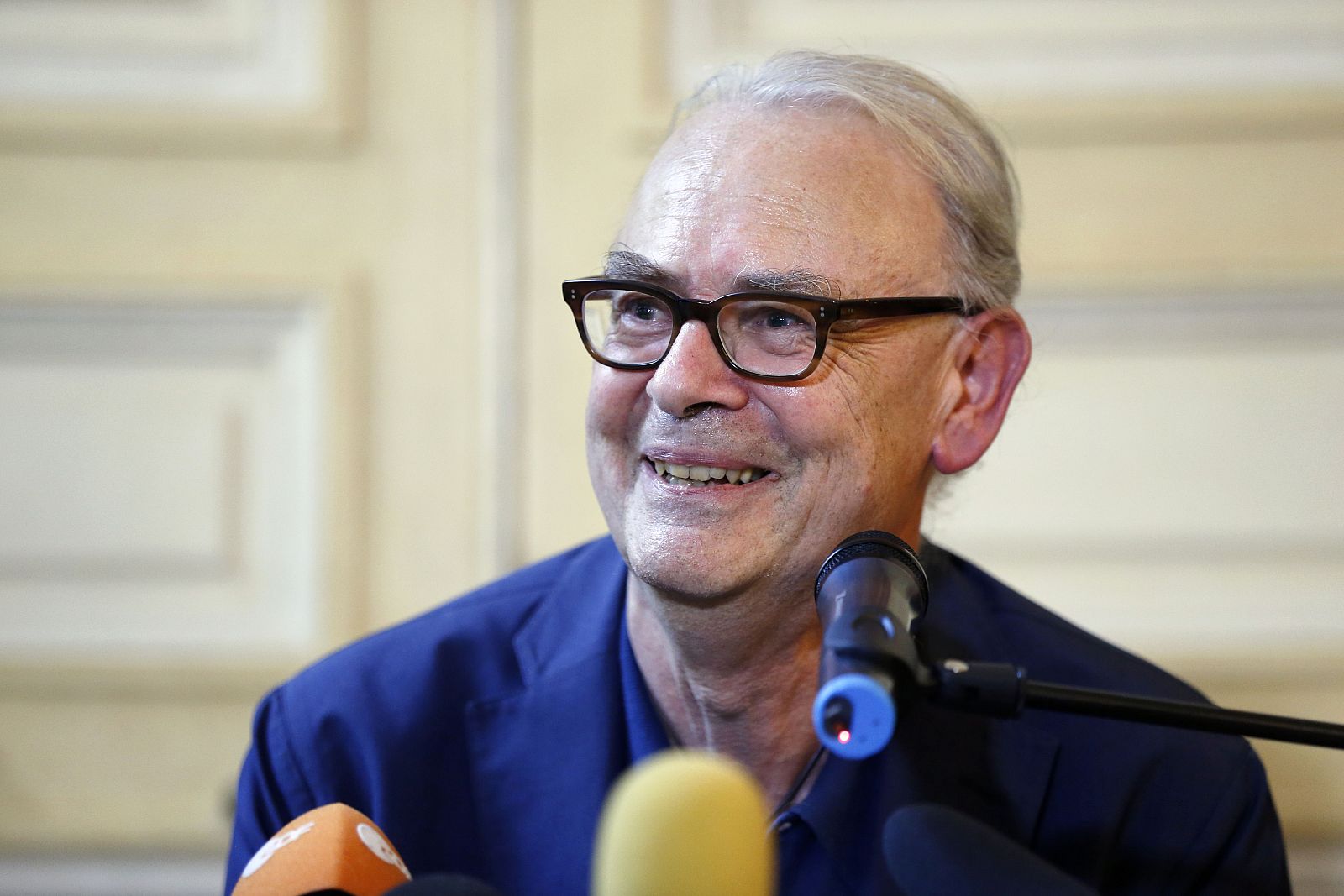 -Patrick Modiano durante la rueda de prensa en París tras anunciarse el Premio Nobel de Literatura.