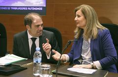 Báñez anuncia que los autónomos mantendrán la tarifa plana al contratar a un trabajador