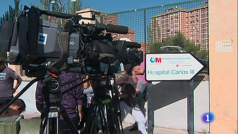 El misionero que estuvo en Liberia recibe el alta médica y la auxiliar "evoluciona favorablemente"