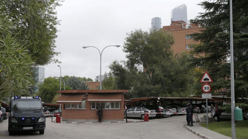 El marido de la auxiliar infectada irá a los tribunales por la "chapuza" en la gestión del ébola