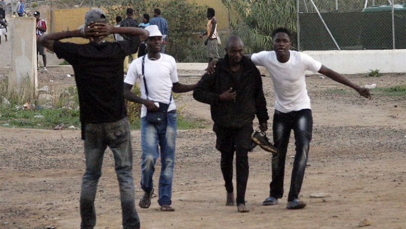 Unos 60 inmigrantes logran entrar en Melilla en varios saltos simultáneos desde cinco puntos