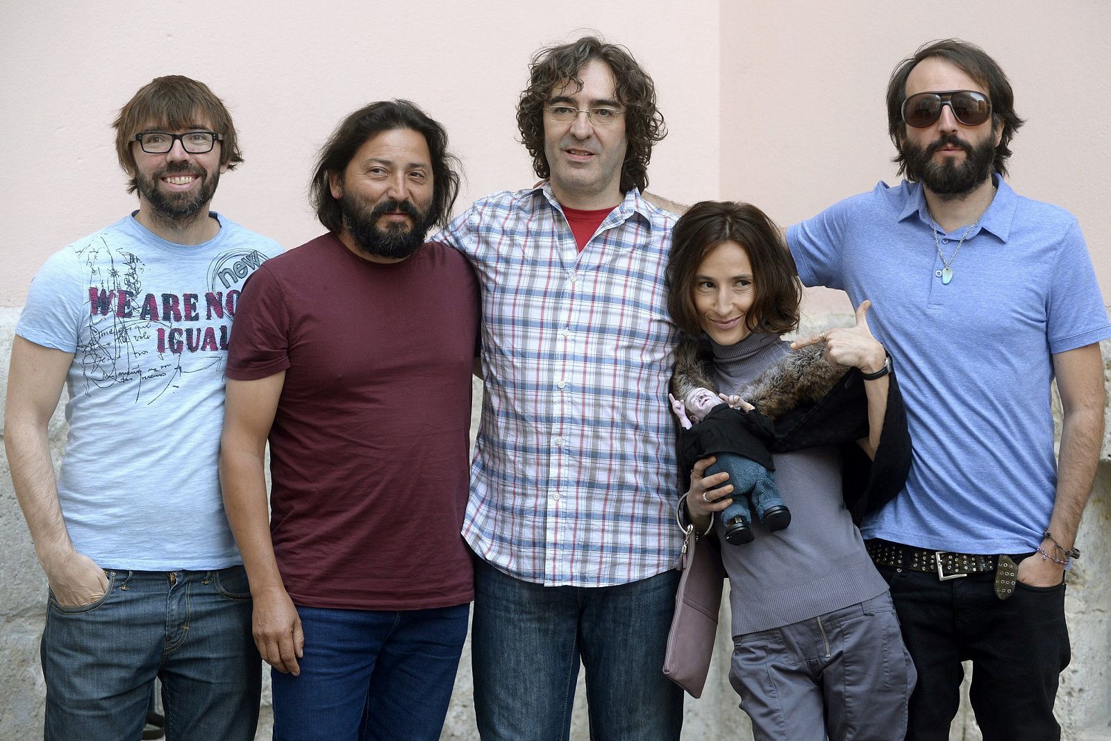 Los directores y guionistas David Valero y Adán Aliaga, posan junto a los actores, Alicia Santonja, Fran Gomis y Miguel Chillón durante la presentación de la película "El arca de Noé"