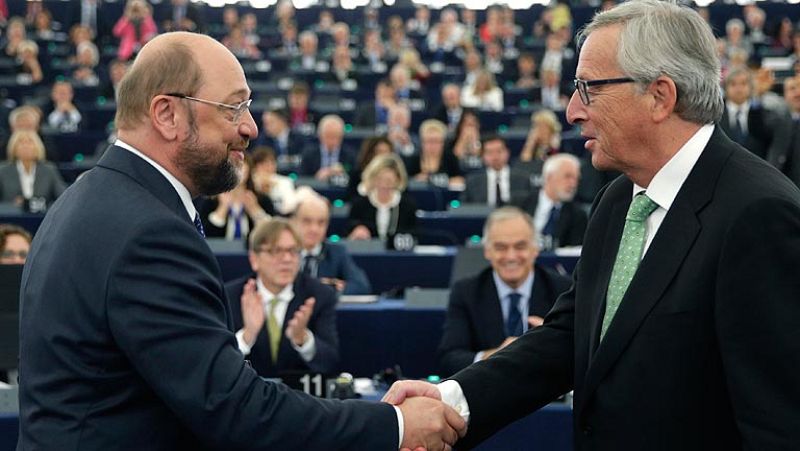 Juncker obtiene el apoyo de la Eurocámara a su equipo de comisarios 