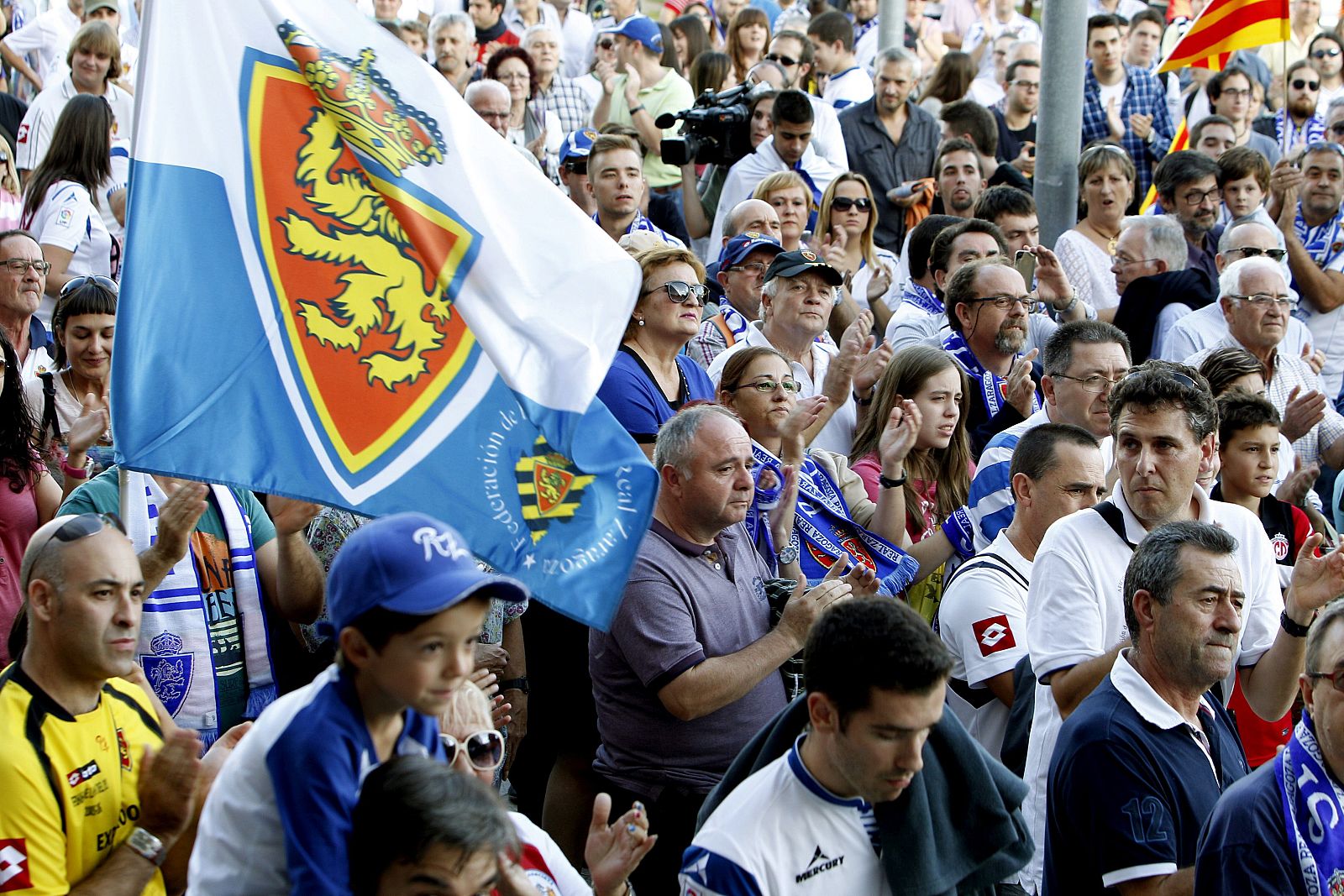 LA AFICIÓN DEL ZARAGOZA PIDE UN TRATO IGUALITARIO A LA AGENCIA TRIBUTARIA