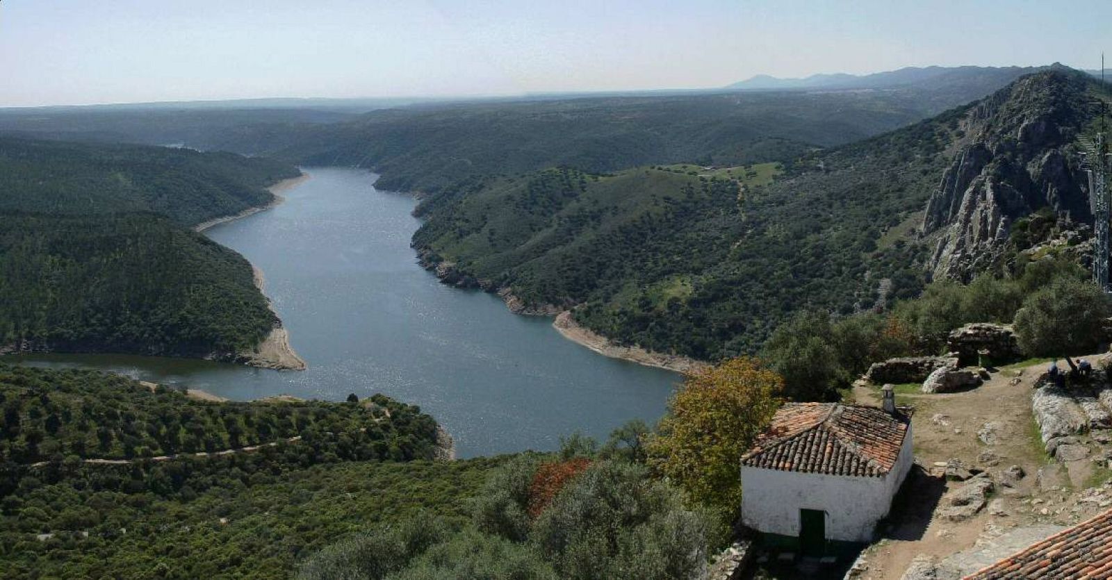 Vista del Parque Nacional de Monfragüe desde el castillo.