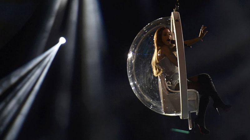 Los roqueros salvan los muebles en unos EMAs de MTV que premian las carencias de Bieber