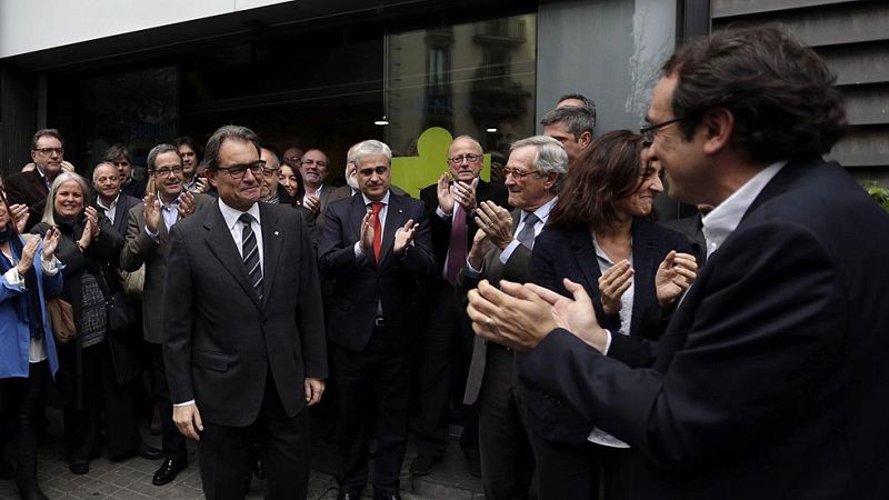 El Govern busca un diálogo con el Gobierno, que se centra en buscar responsables de la consulta