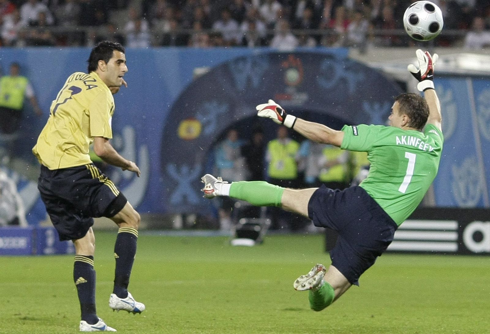 Güiza marca gol ante Rusia en las semifinales de la Eurocopa