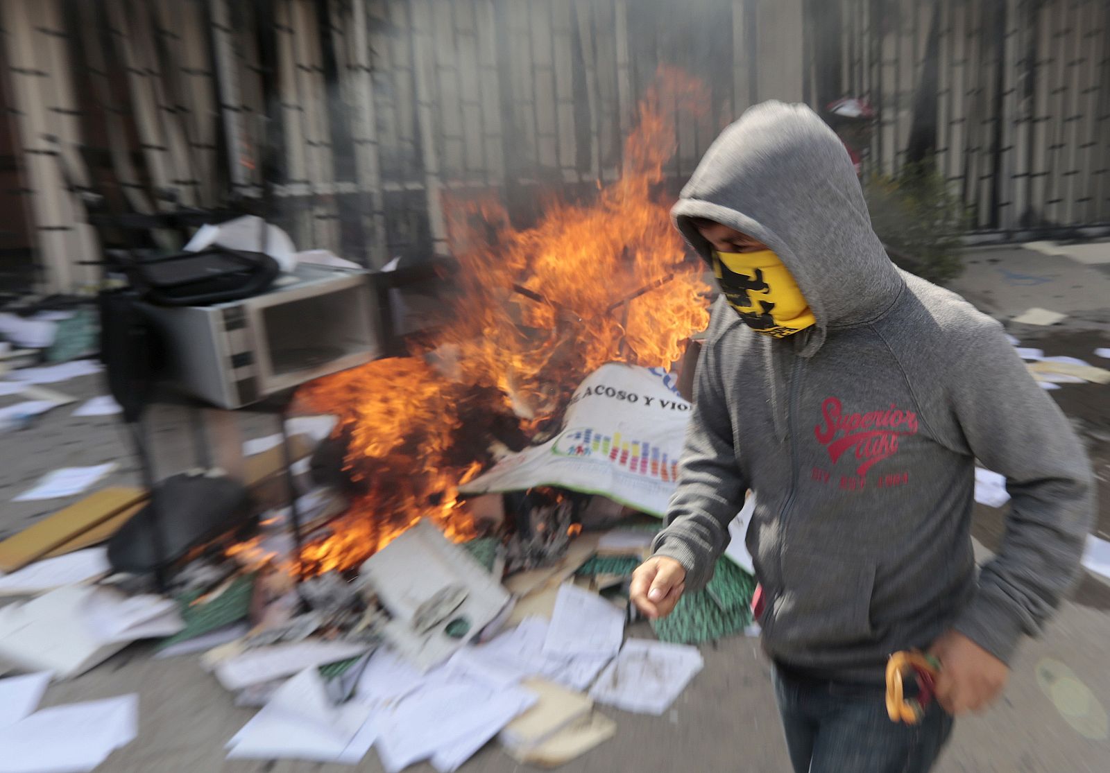 Los manifestantes han prendido fuego a instituciones de Chilpancingo, en el estado de Guerrero.