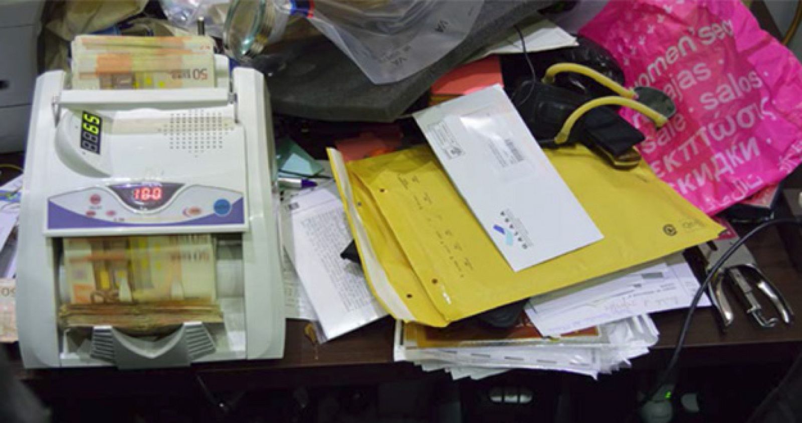 En los registros se ha incautado documentación, ficheros informáticos y 400.000 euros en efectivo