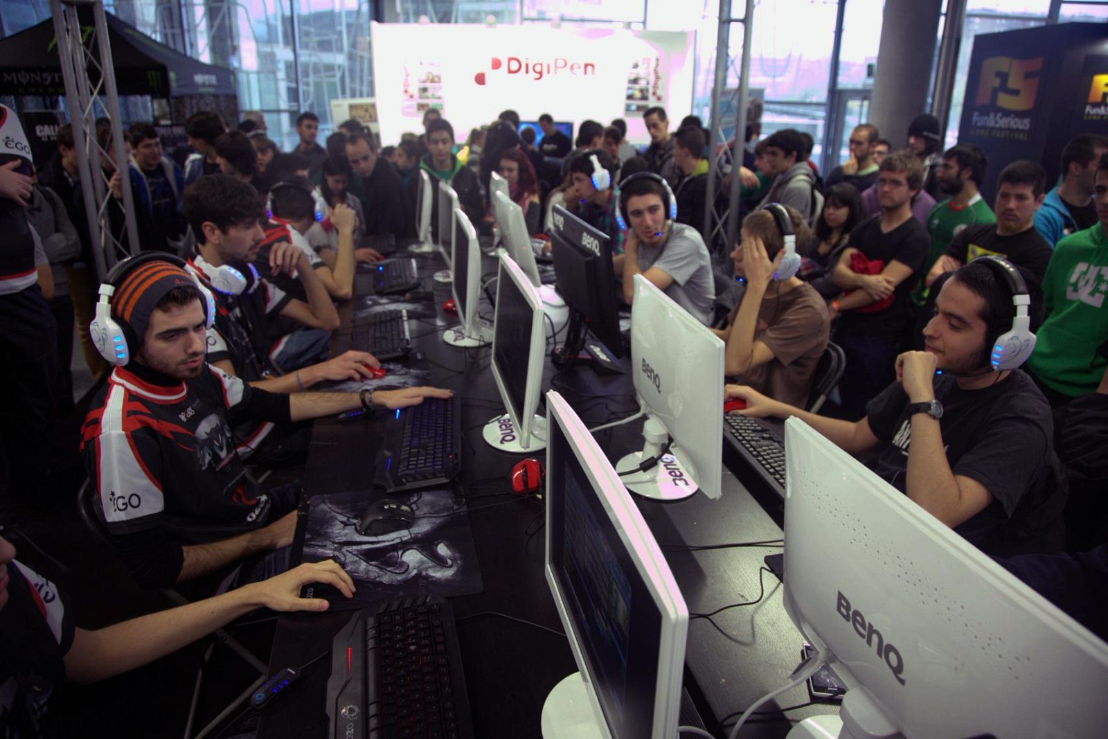 Imagen de asistentes jugando en el Fun & Serious de 2013.