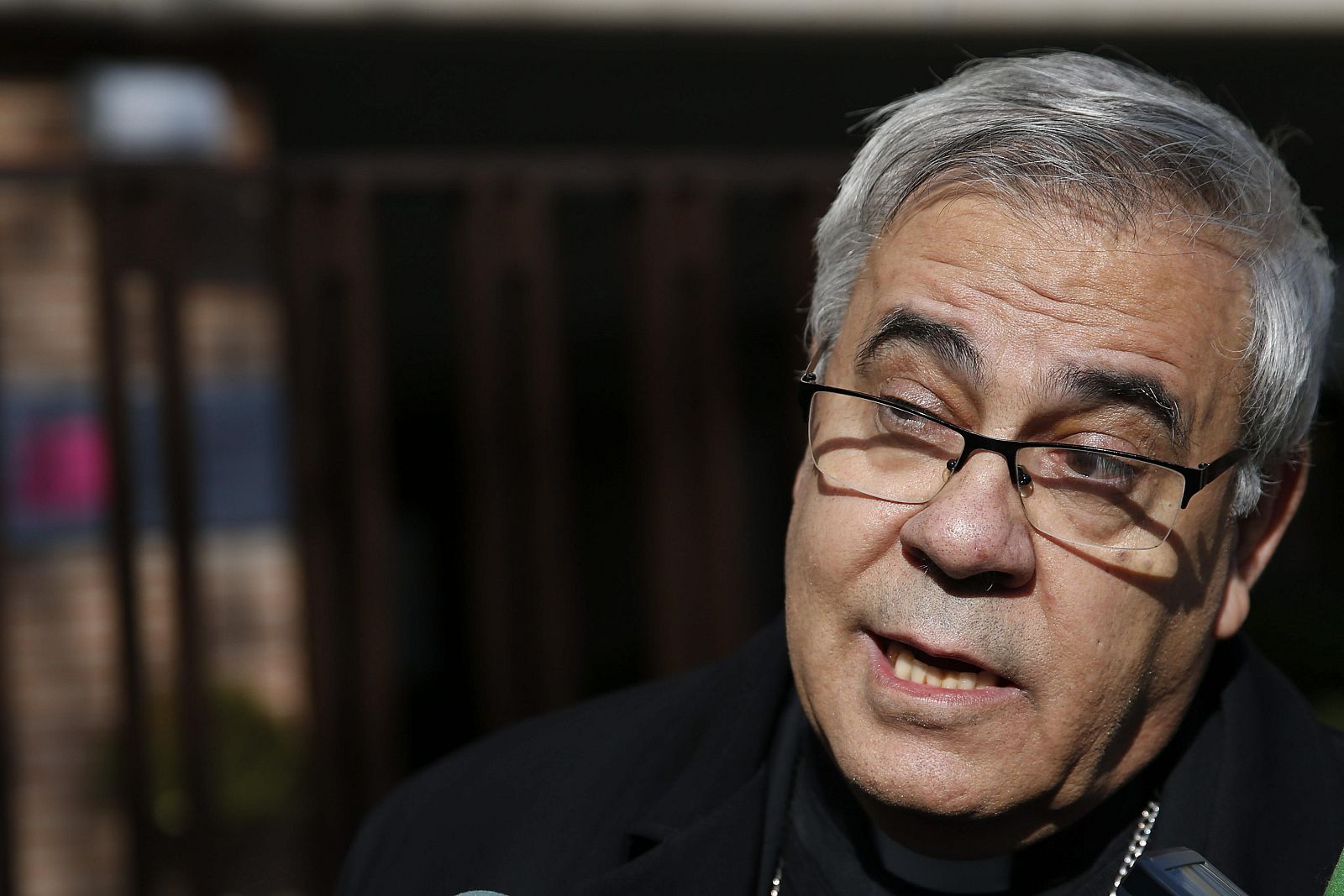 El arzobispo de Granada asegura que su vida está en manos de la Iglesia