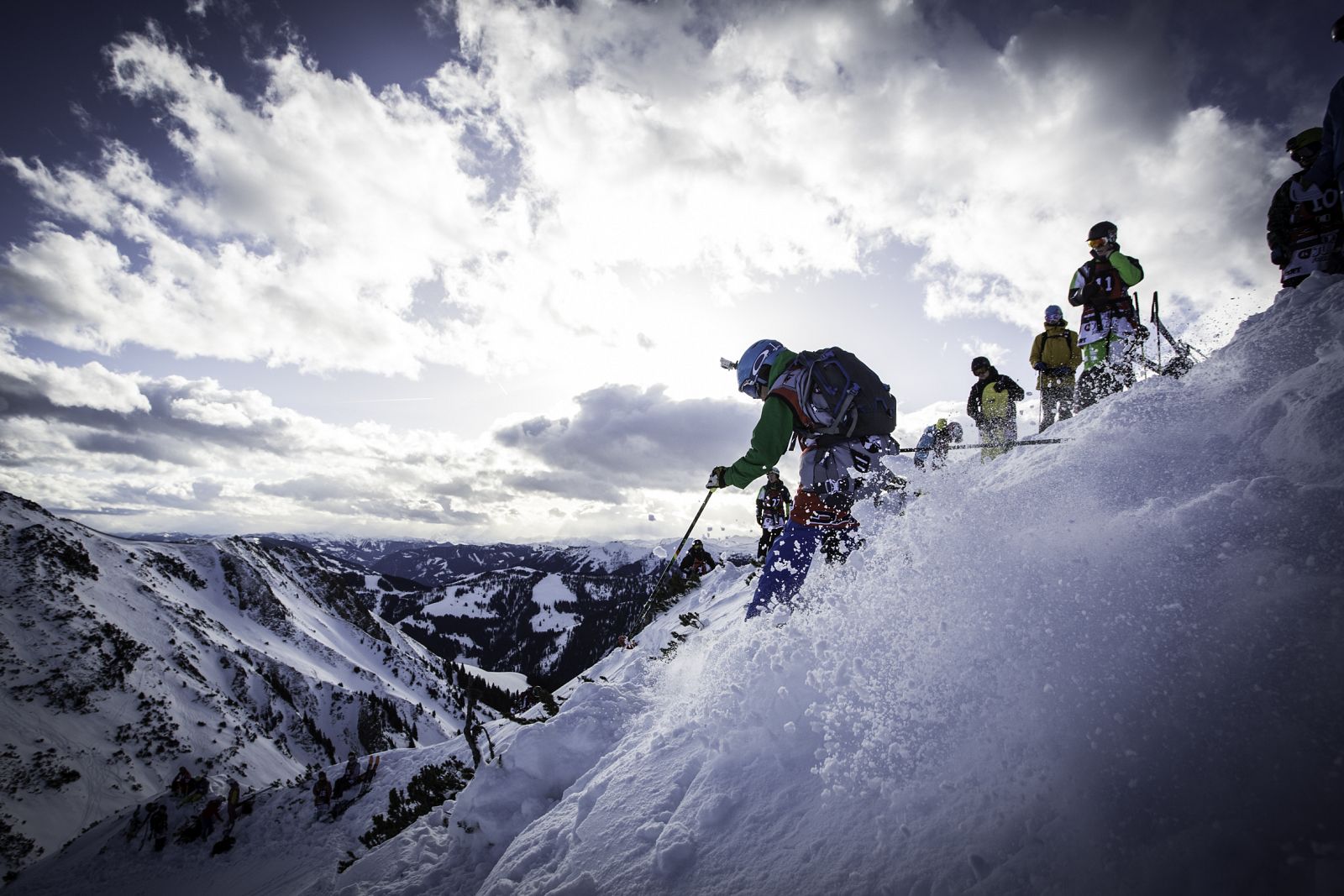Imagen de un esquiador practicando 'freeride' en la estación andorrana de Grandvalira.