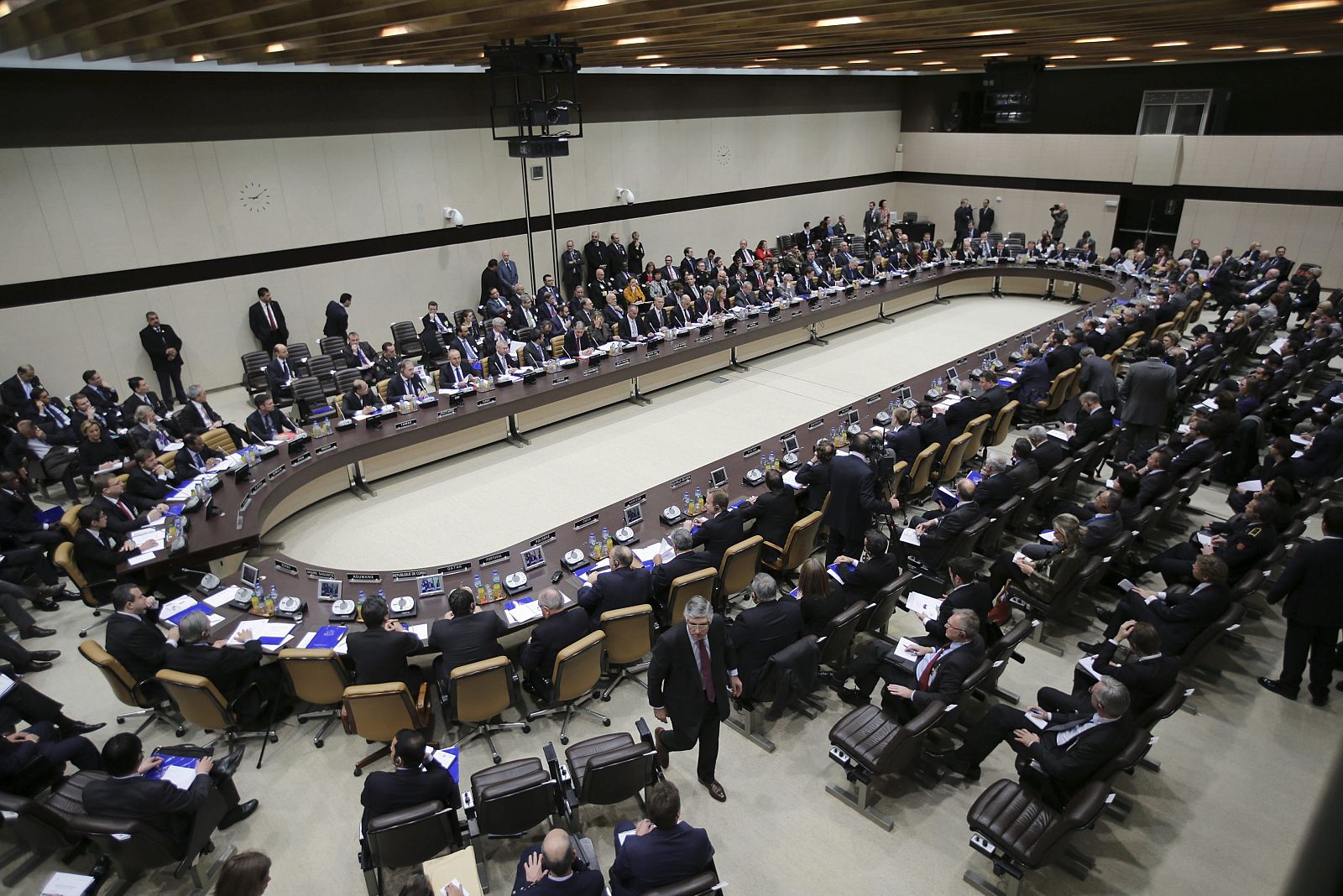 LA COALICIÓN CONTRA YIHADISTAS DEL EI CELEBRA SU PRIMERA REUNIÓN MINISTERIAL