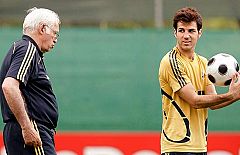 Luis Aragonés: "Cesc tiene muchas posibilidades de ser titular el domingo"