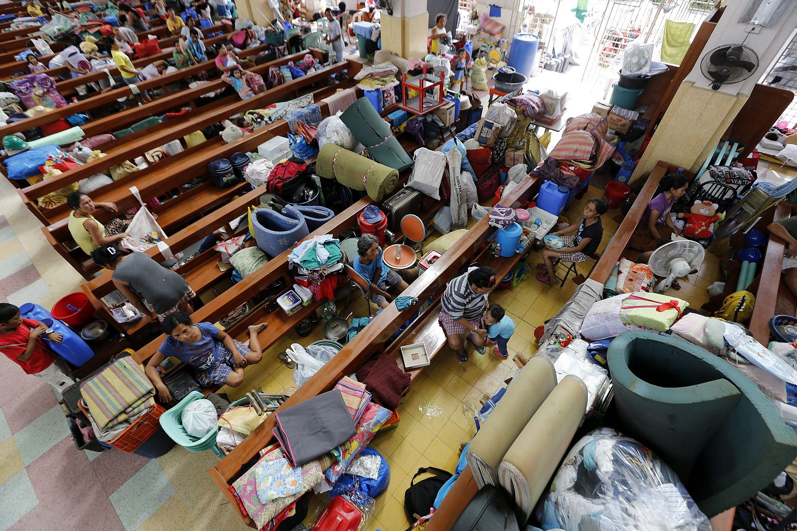 EL SUPERTIFÓN HAGUPIT GANA FUERZA MIENTRAS SE ACERCA A FILIPINAS