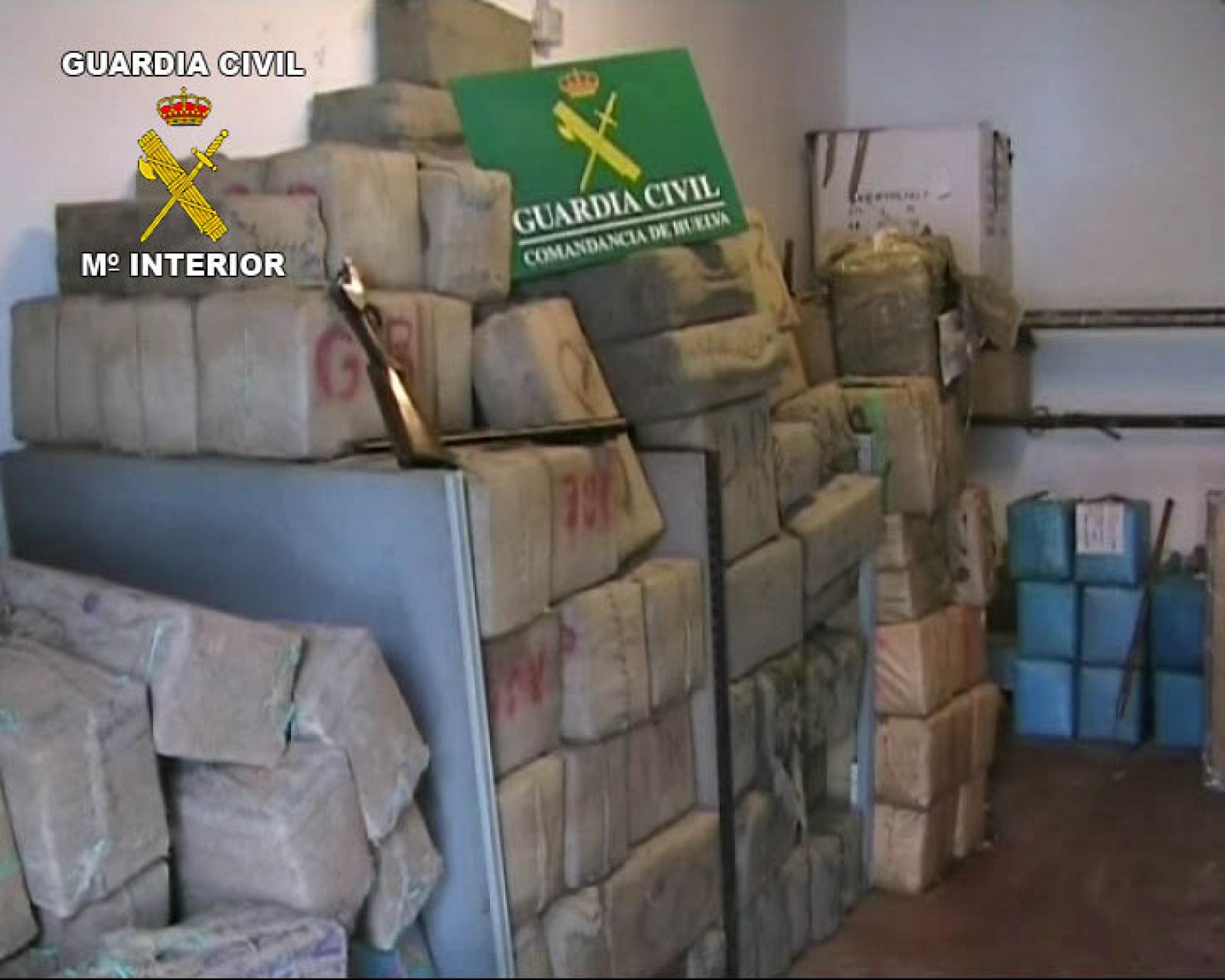 La Guardia Civil desarticula dos bandas de narcotraficantes.