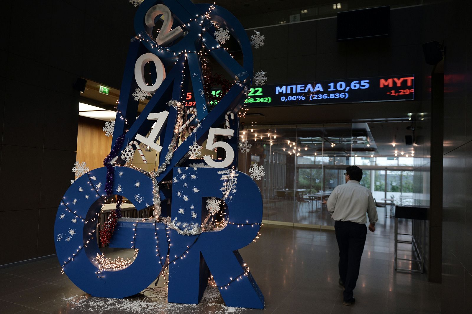 Imagen de la Bolsa de Atenas tomada el 8 de diciembre de 2014