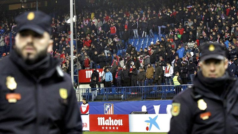 El refuerzo de la seguridad en los alrededores del Calderón 'borra' al Frente Atlético