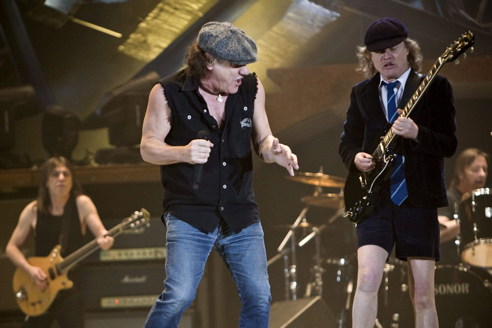 AC/DC PUEDE ESTAR AL BORDE DE LA DISOLUCIÓN, SEGÚN PRENSA AUSTRALIANA
