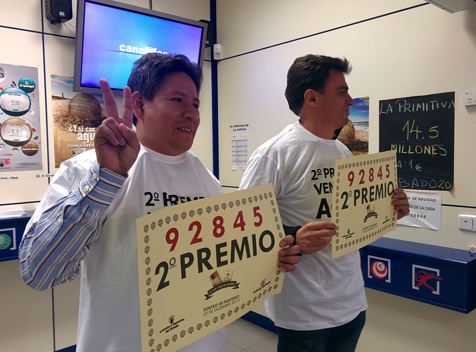 Los vendedores de la administración del intercambiador de Avenida de América celebran el segundo premio