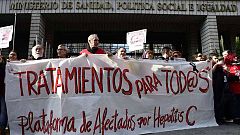 Enfermos de hepatitis C exigen ante Sanidad que les den los nuevos tratamientos