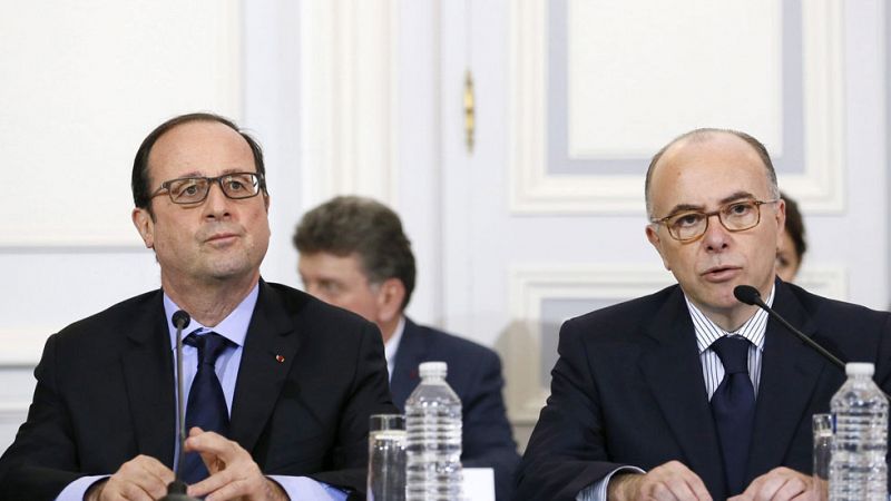 Hollande pide unidad nacional y Valls recuerda que la guerra "no es contra una religión"