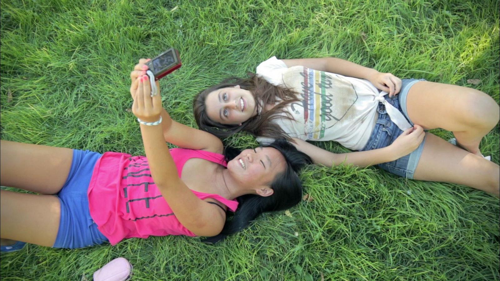 estela-con-una-amiga