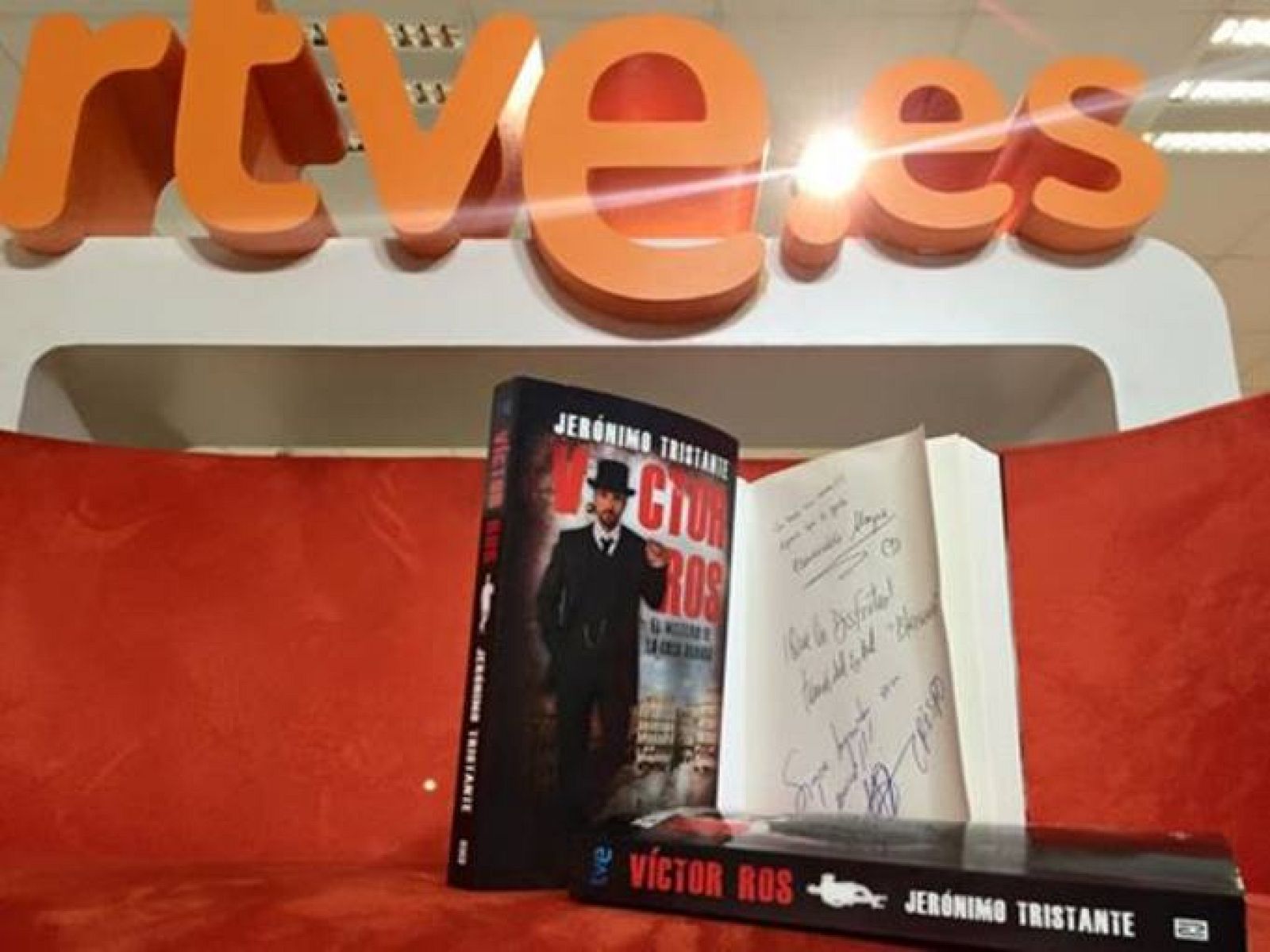 Llévate un ejemplar de 'La casa de Aranda' firmado por sus protagonistas