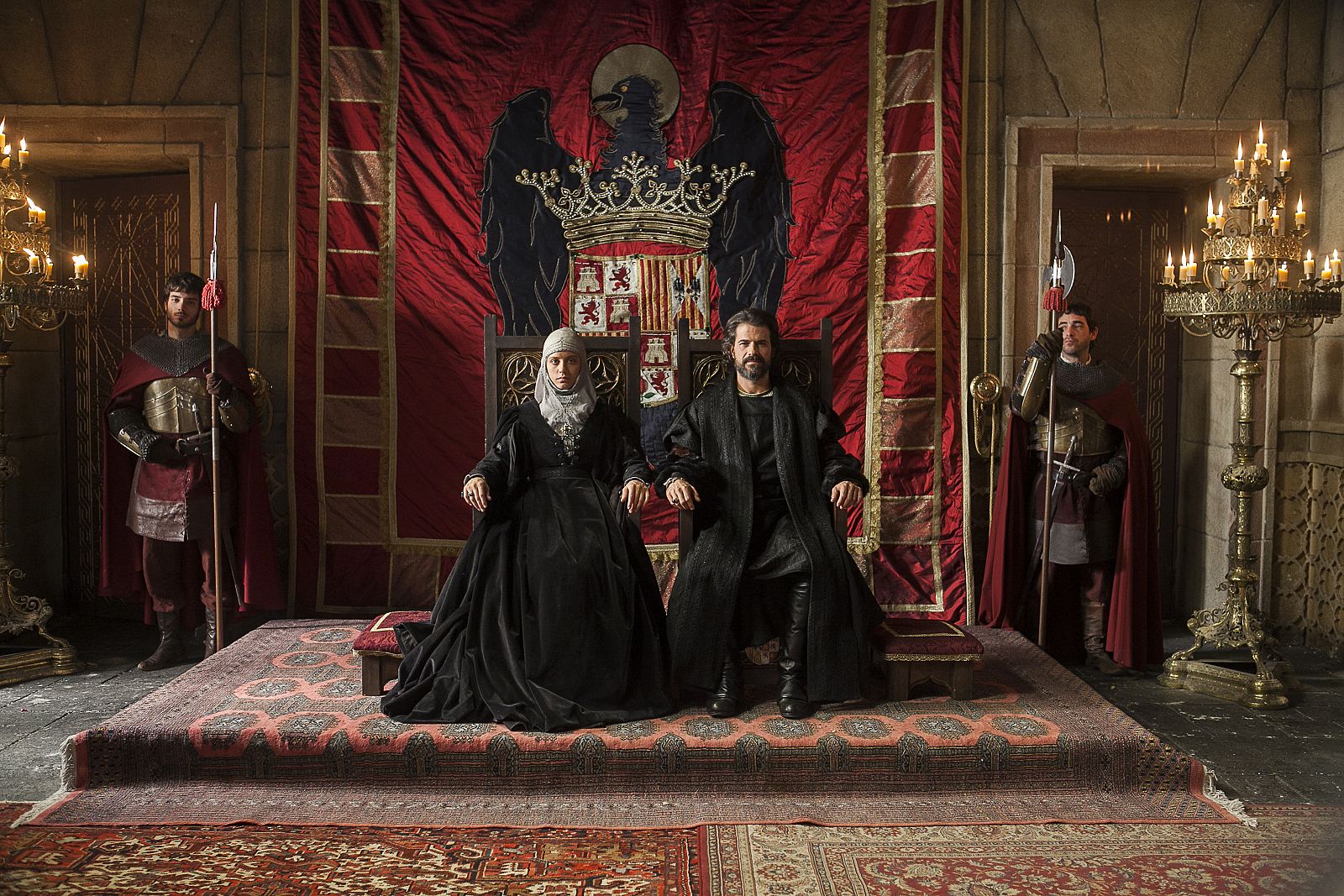 Michelle Jenner y Rodolfo Sancho en 'Isabel', como los Reyes Católicos