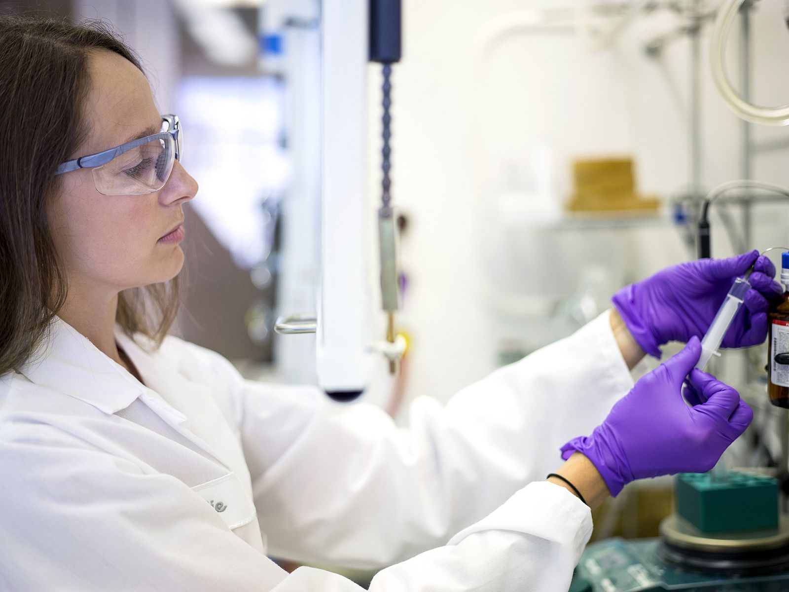 A scientist works in the lab at Gilead Sciences Inc. in Foster City