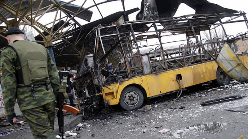 Una treintena de muertos en los combates en Ucrania en el día de la cumbre de Minsk 