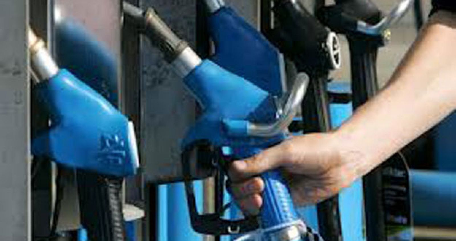 Surtidor de gasolina en una estación de servicio