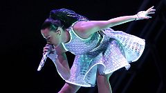 Katy Perry despliega su música y fuegos artificiales en Barcelona